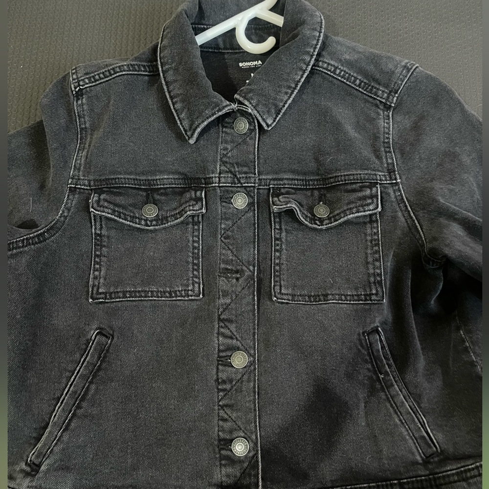 Denim jean Black jacket. Regular fit women’s/juniors ￼